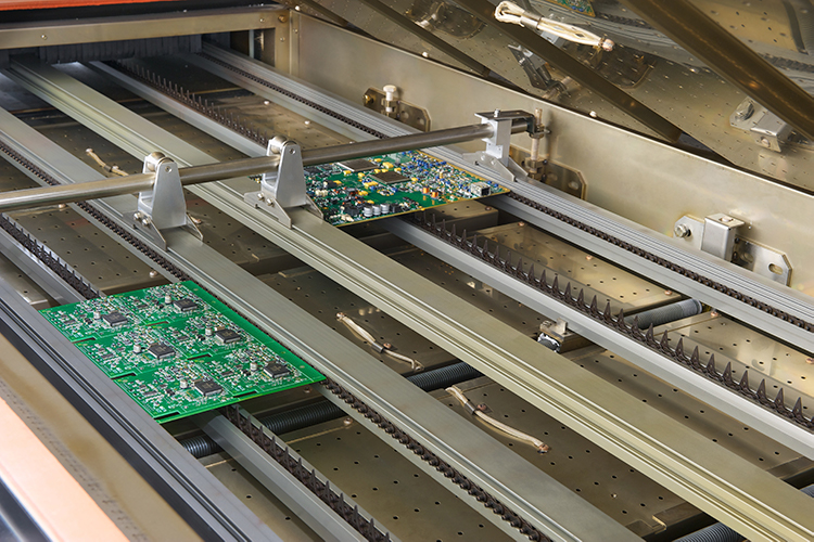A look inside the reflow soldering oven Pyramax 125a