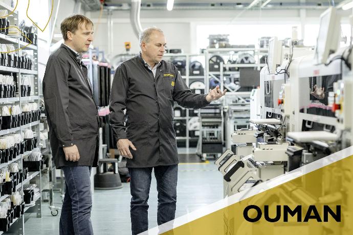 Ouman employees infront of the complete Yamaha SMT line to Ouman Estonia